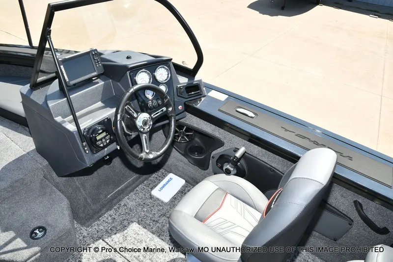 Slide: The Image of Tracker TARGA V-18 Combo w/200HP Pro-XS 2026 - 36