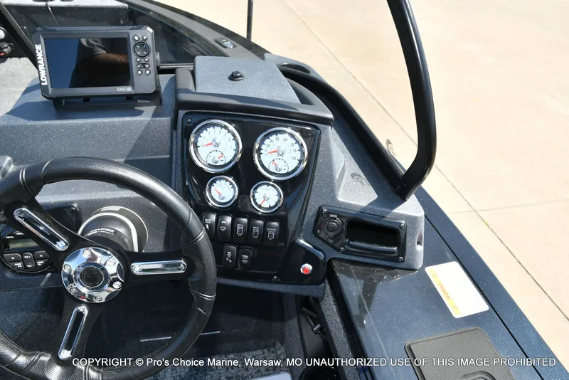 Slide: The Image of Tracker TARGA V-18 Combo w/200HP Pro-XS 2026 - 39