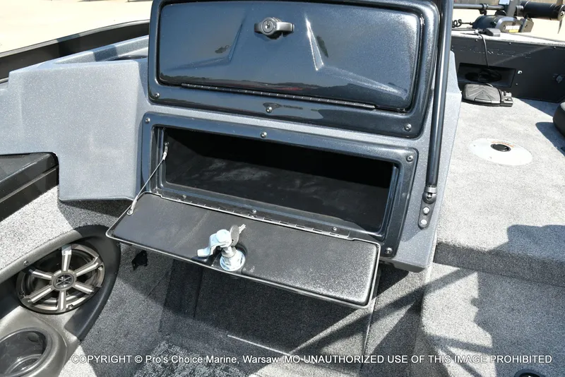 Slide: The Image of Tracker TARGA V-18 Combo w/200HP Pro-XS 2026 - 41