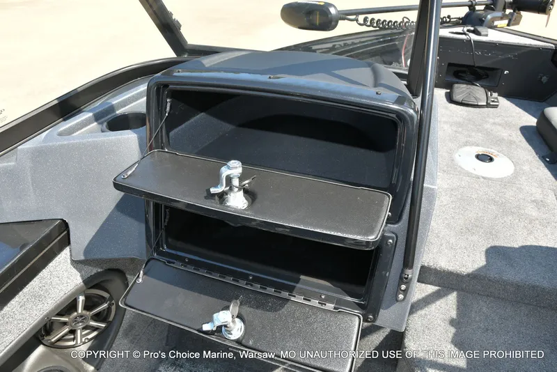 Slide: The Image of Tracker TARGA V-18 Combo w/200HP Pro-XS 2026 - 42