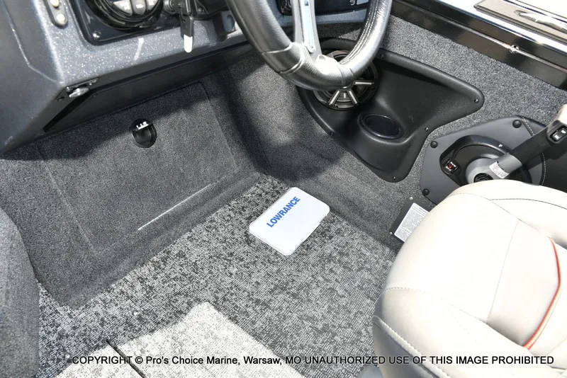 Slide: The Image of Tracker TARGA V-18 Combo w/200HP Pro-XS 2026 - 43