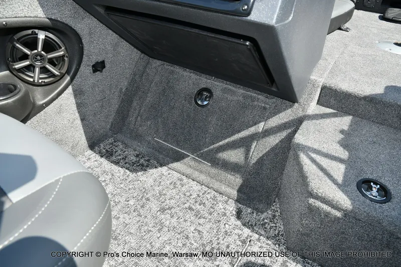 Slide: The Image of Tracker TARGA V-18 Combo w/200HP Pro-XS 2026 - 45