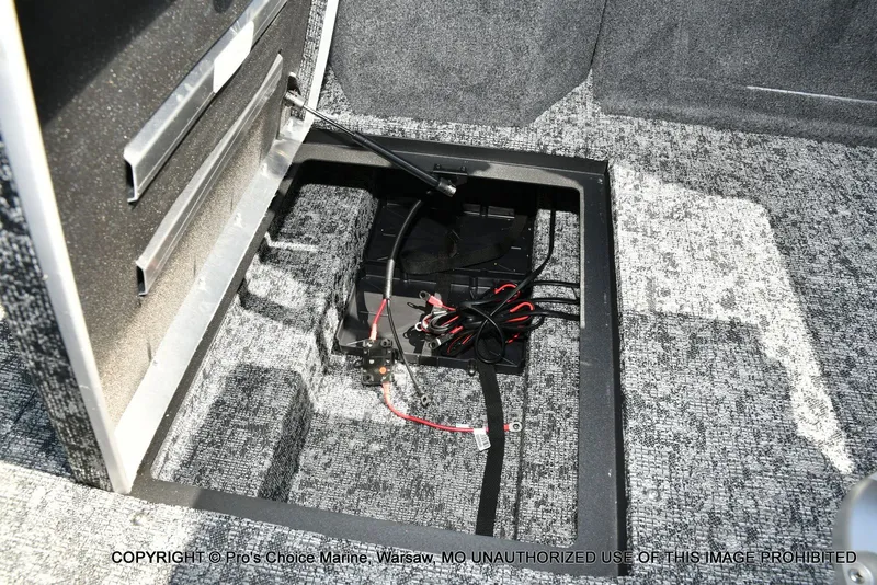 Slide: The Image of Tracker TARGA V-18 Combo w/200HP Pro-XS 2026 - 49