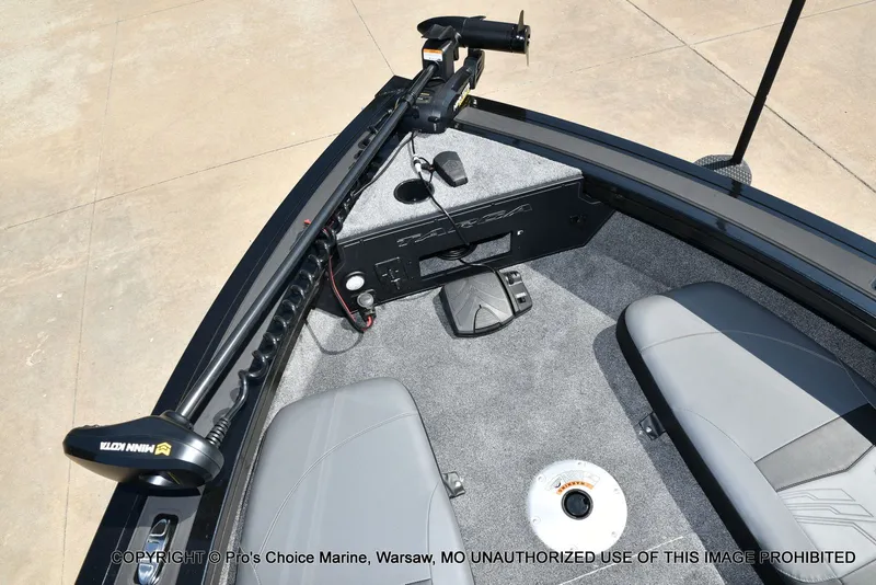 Slide: The Image of Tracker TARGA V-18 Combo w/200HP Pro-XS 2026 - 57