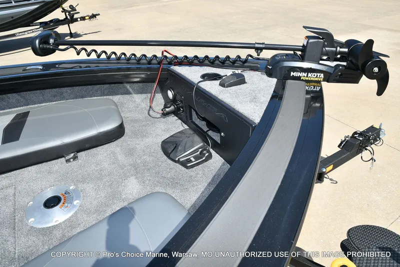 Slide: The Image of Tracker TARGA V-18 Combo w/200HP Pro-XS 2026 - 6