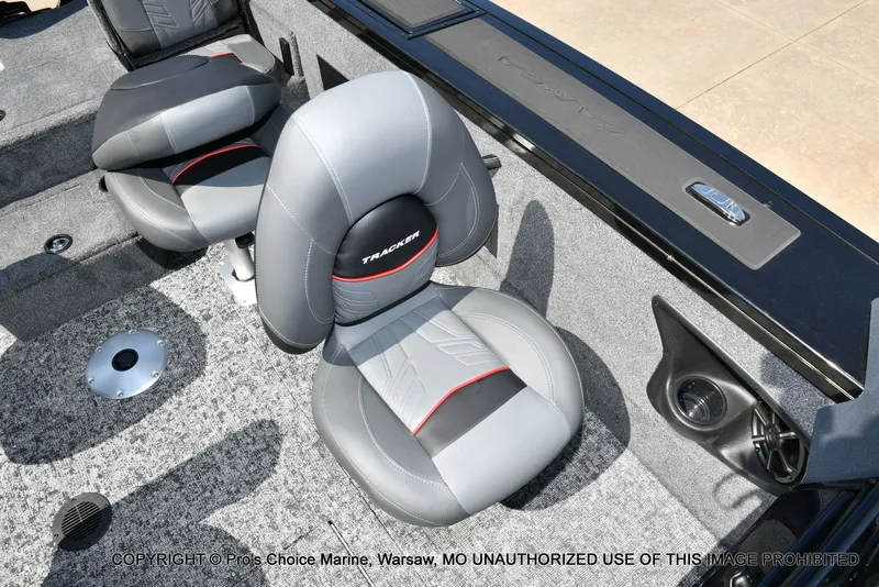 Slide: The Image of Tracker TARGA V-18 Combo w/200HP Pro-XS 2026 - 66