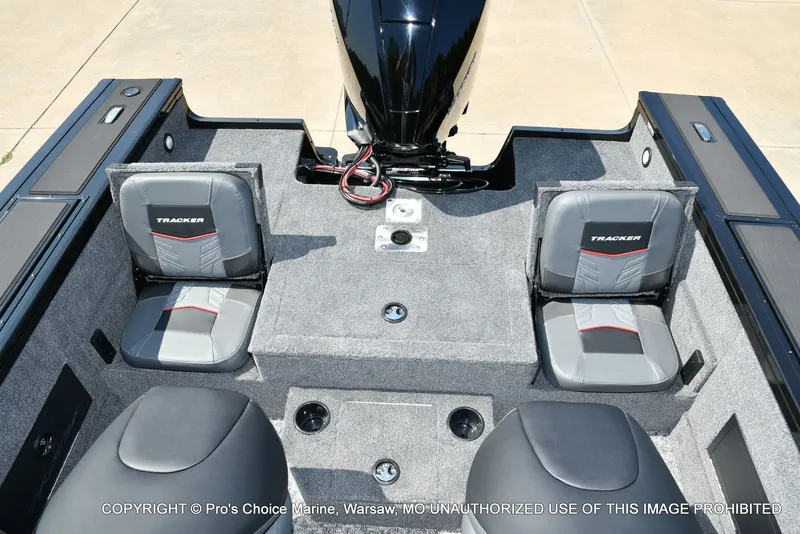 Slide: The Image of Tracker TARGA V-18 Combo w/200HP Pro-XS 2026 - 69