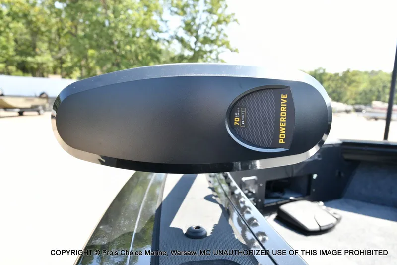 Slide: The Image of Tracker TARGA V-18 Combo w/200HP Pro-XS 2026 - 7