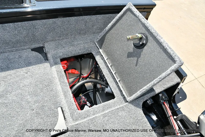 Slide: The Image of Tracker TARGA V-18 Combo w/200HP Pro-XS 2026 - 76