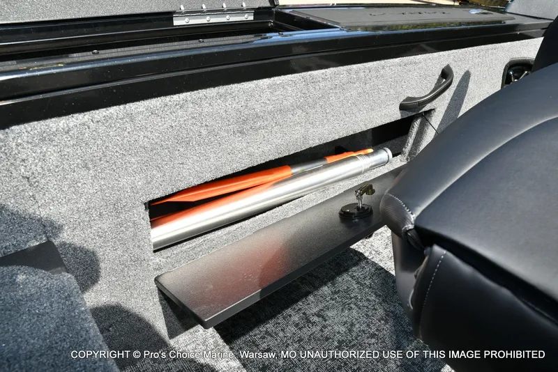 Slide: The Image of Tracker TARGA V-18 Combo w/200HP Pro-XS 2026 - 78