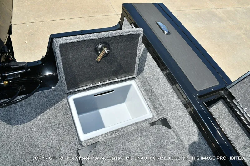 Slide: The Image of Tracker TARGA V-18 Combo w/200HP Pro-XS 2026 - 80