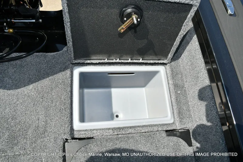 Slide: The Image of Tracker TARGA V-18 Combo w/200HP Pro-XS 2026 - 81