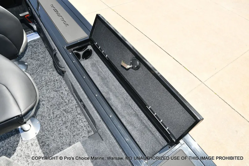 Slide: The Image of Tracker TARGA V-18 Combo w/200HP Pro-XS 2026 - 85