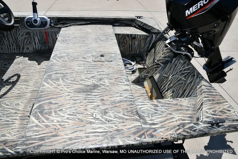 Slide: The Image of Tracker Grizzly 1648 SC Jon w/25HP Mercury 2026 - 29