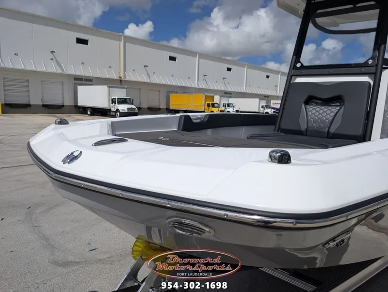 Slide: The Image of Scarab SB235LX 2026 - 10