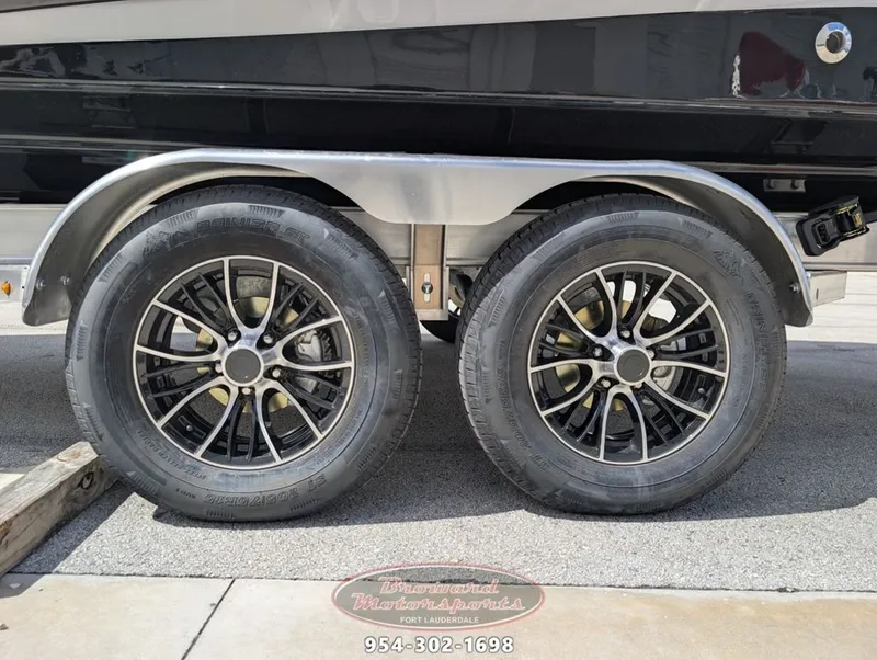 Slide: The Image of Scarab SB235LX 2026 - 11