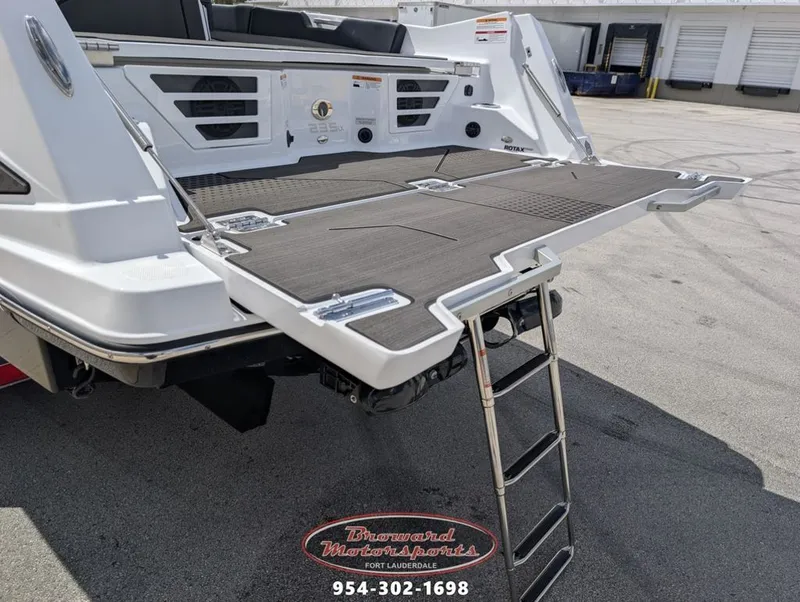 Slide: The Image of Scarab SB235LX 2026 - 12