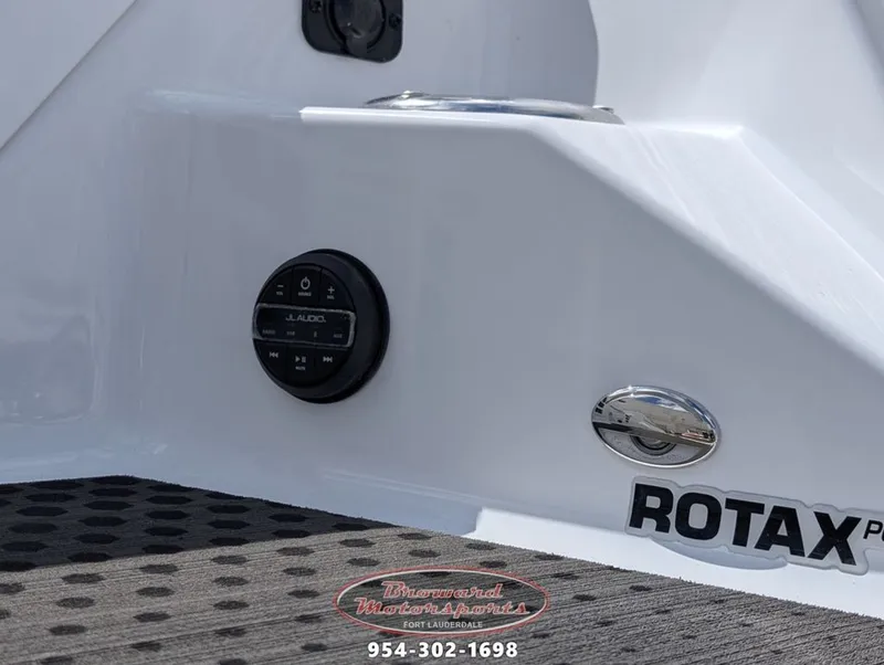 Slide: The Image of Scarab SB235LX 2026 - 13