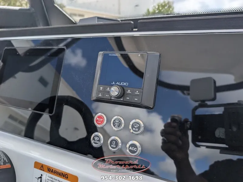 Slide: The Image of Scarab SB235LX 2026 - 17