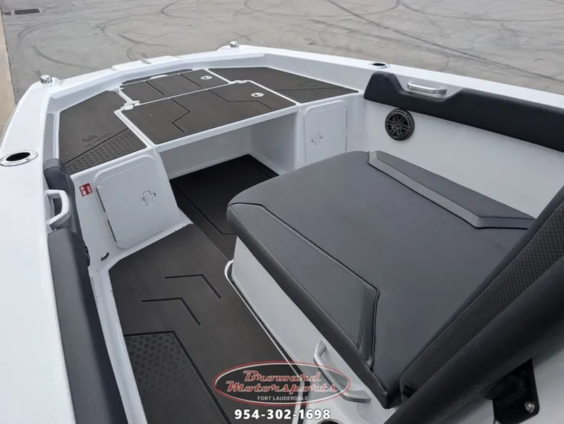 Slide: The Image of Scarab SB235LX 2026 - 27