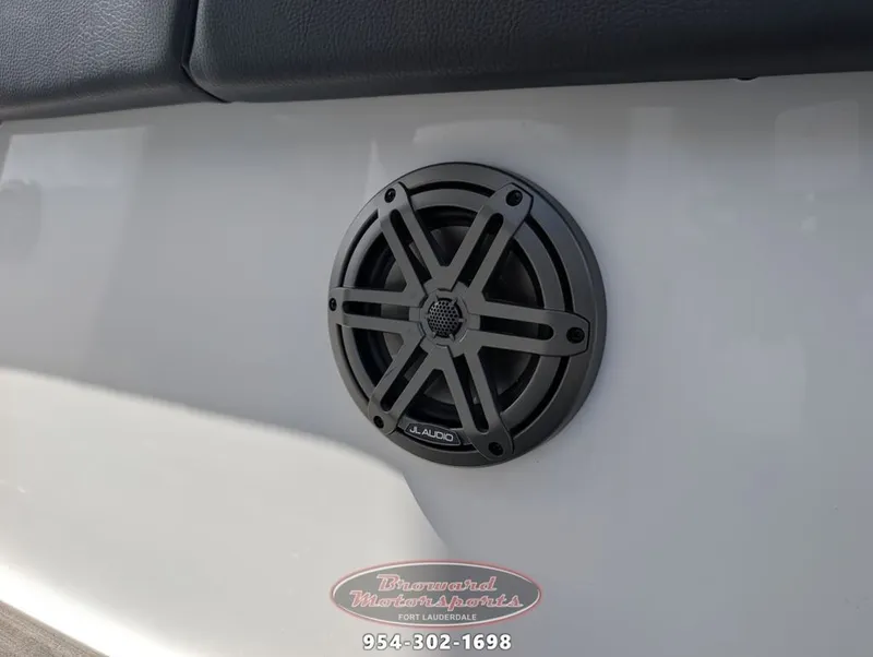 Slide: The Image of Scarab SB235LX 2026 - 36