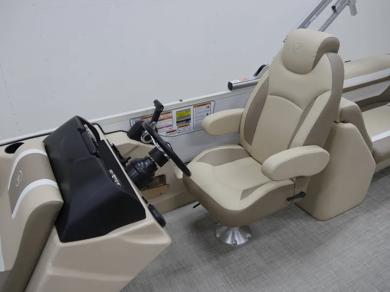 Slide: The Image of Premier 220 Sunscape RF 2026 - 10