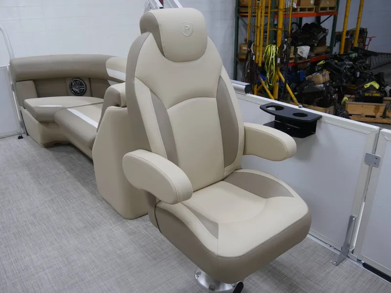 Slide: The Image of Premier 220 Sunscape RF 2026 - 8