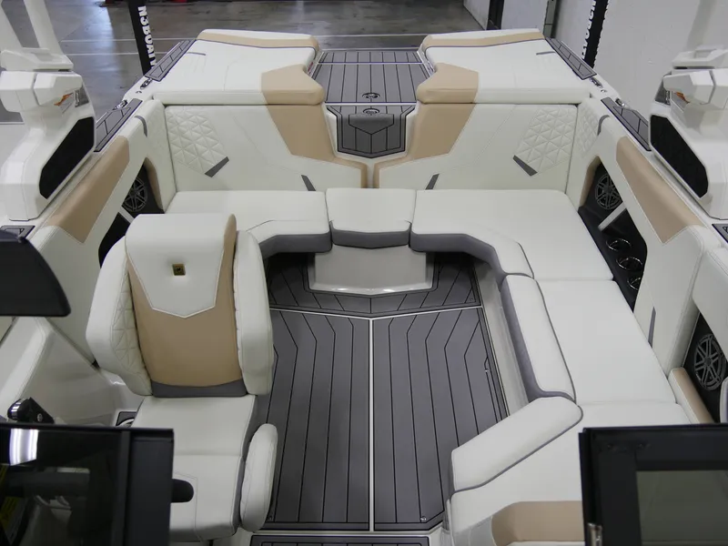 Slide: The Image of Nautique Super Air Nautique GS20 2026 - 16