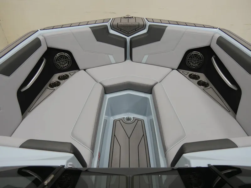 Slide: The Image of Nautique GS24 2026 - 12