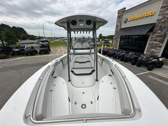 Slide: The Image of Sea Pro 222 CC W/200HP 2025 - 6