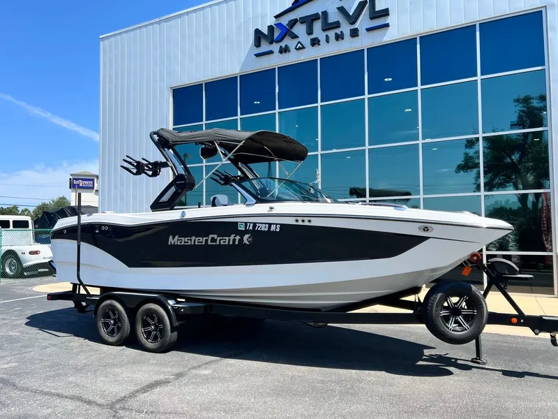 The Image of MasterCraft X24 2023 - 1