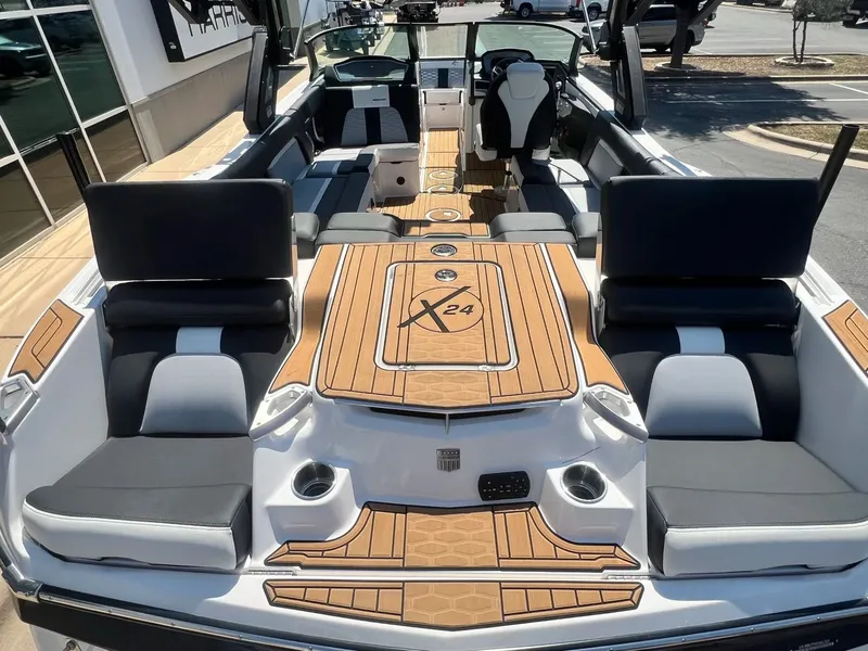 Slide: The Image of MasterCraft X24 2023 - 16