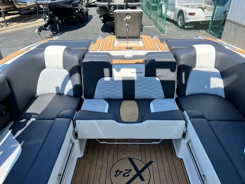 Slide: The Image of MasterCraft X24 2023 - 18