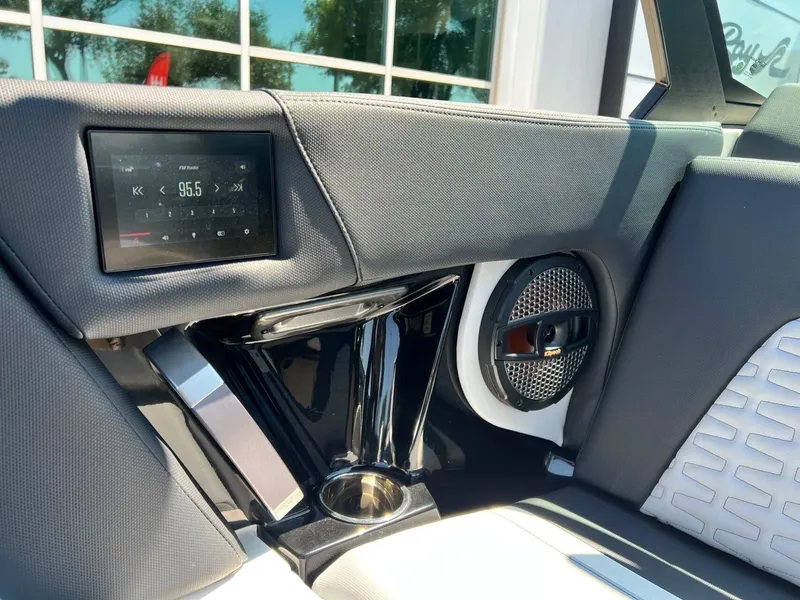 Slide: The Image of MasterCraft X24 2023 - 23