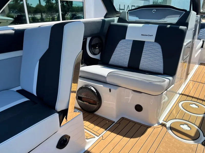 Slide: The Image of MasterCraft X24 2023 - 25