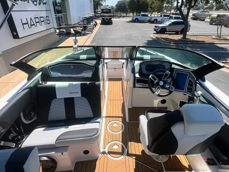 Slide: The Image of MasterCraft X24 2023 - 28