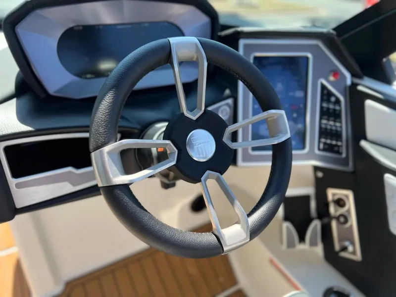 Slide: The Image of MasterCraft X24 2023 - 32