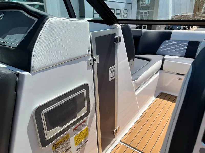 Slide: The Image of MasterCraft X24 2023 - 37