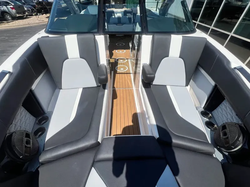Slide: The Image of MasterCraft X24 2023 - 39