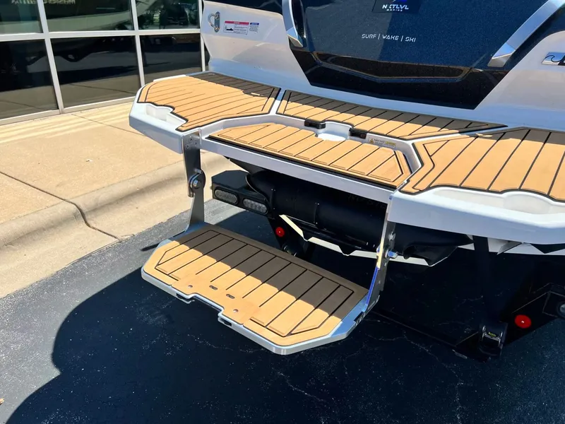 Slide: The Image of MasterCraft X24 2023 - 7