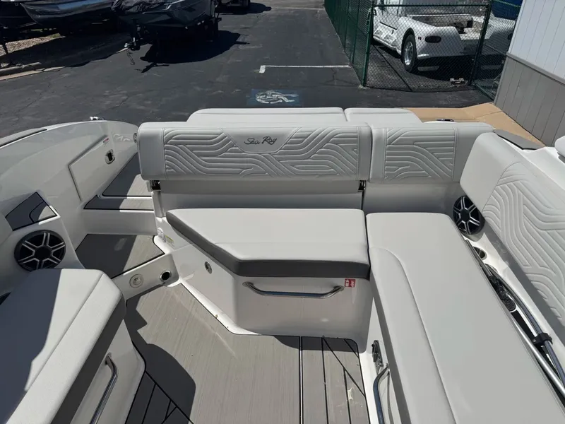 Slide: The Image of Sea Ray SDX270 SURF 2026 - 13