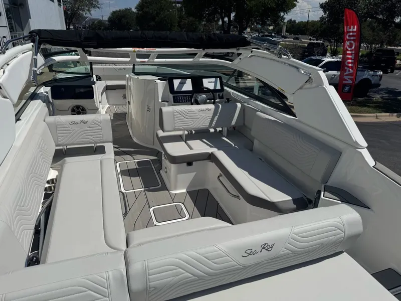 Slide: The Image of Sea Ray SDX270 SURF 2026 - 16