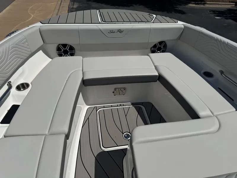 Slide: The Image of Sea Ray SDX270 SURF 2026 - 20