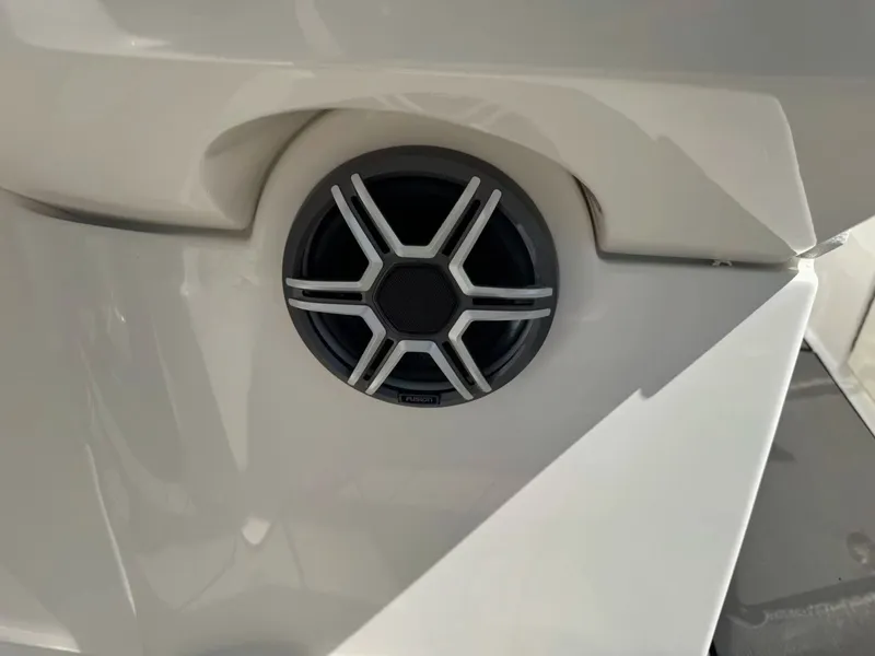 Slide: The Image of Sea Ray SDX270 SURF 2026 - 25