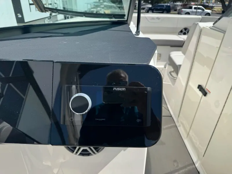 Slide: The Image of Sea Ray SDX270 SURF 2026 - 27