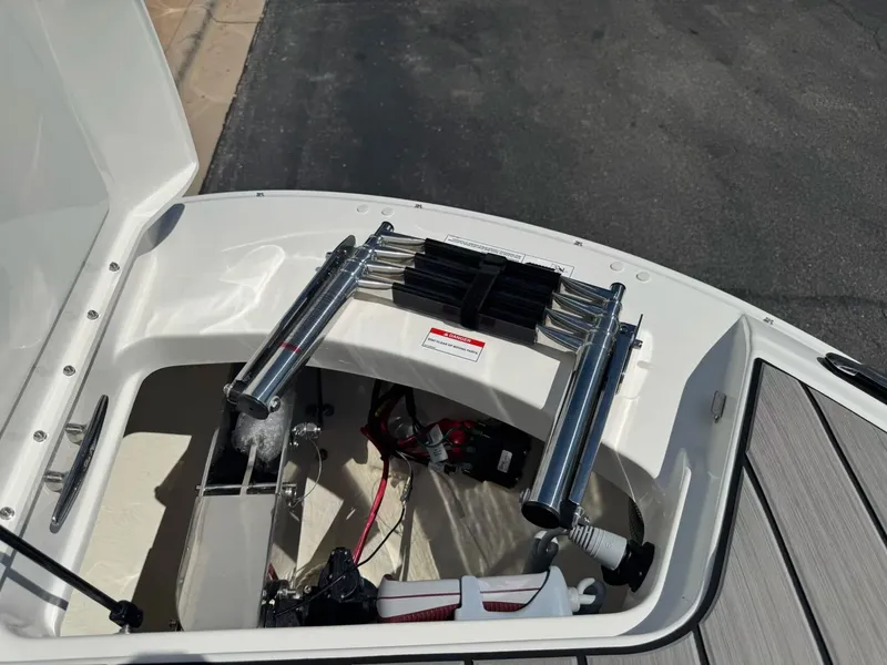 Slide: The Image of Sea Ray SDX270 SURF 2026 - 31