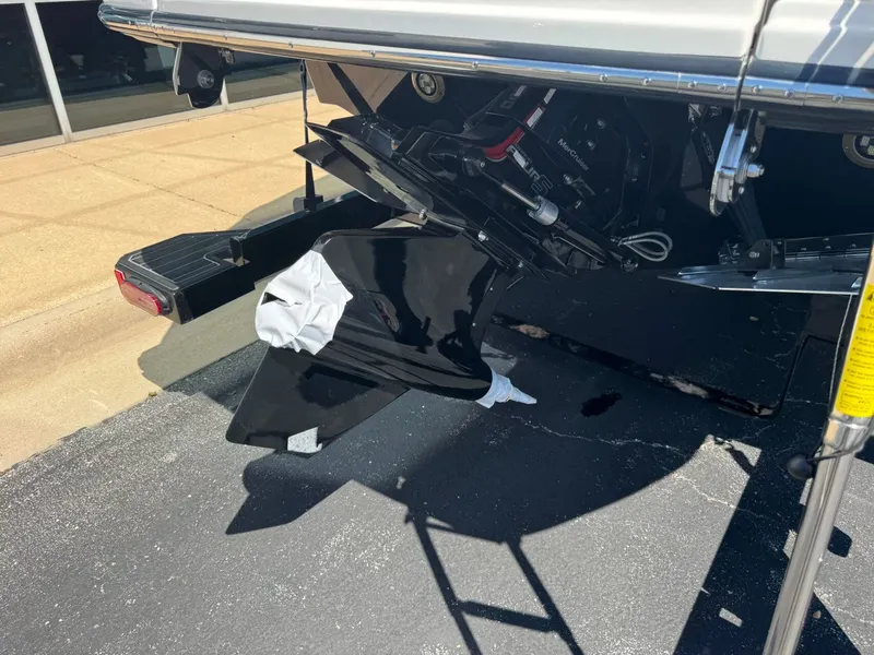 Slide: The Image of Sea Ray SDX270 SURF 2026 - 34