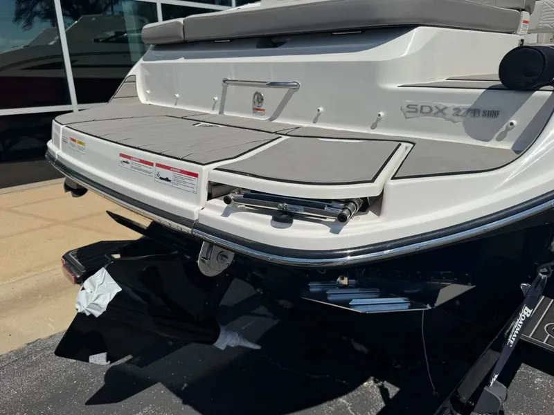 Slide: The Image of Sea Ray SDX270 SURF 2026 - 37