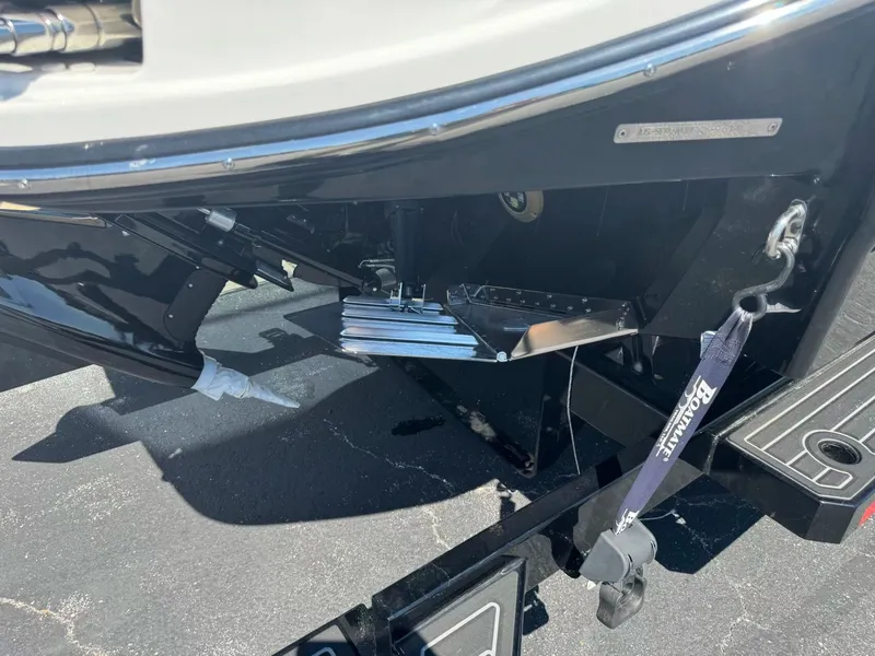 Slide: The Image of Sea Ray SDX270 SURF 2026 - 38