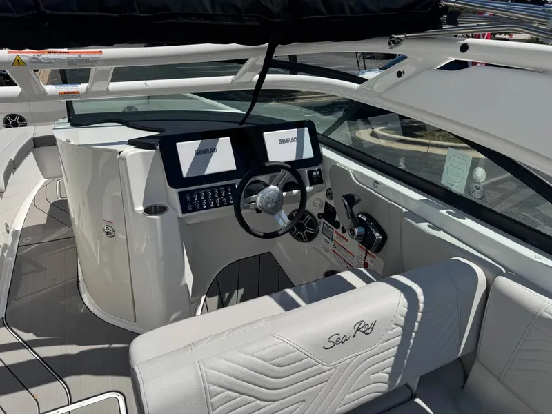 Slide: The Image of Sea Ray SDX270 SURF 2026 - 4